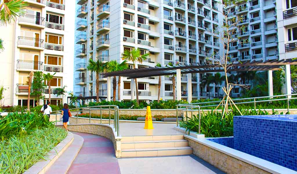 SoleMare Parksuites Condominium Feature image 1